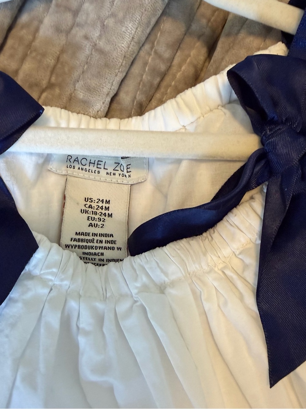 Rachel Zoe White Girls' Dress with Navy Bows, size 24 months - Picture 4 of 11